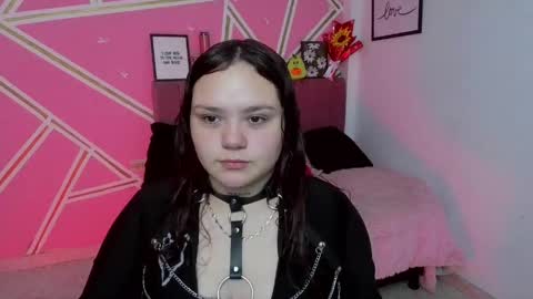 Snapshot of koning_moretti chatting on May 22, 3:02 am camila online show from May 22, 3:02 am
