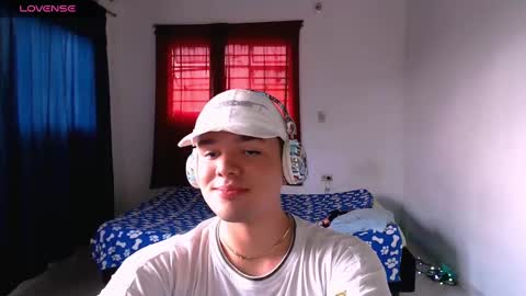 Snapshot of konnie_kardashian chatting on February 15, 9:59 pm Klyie Online Mostly at 10pm-7am COL time online show from February 15, 9:59 pm