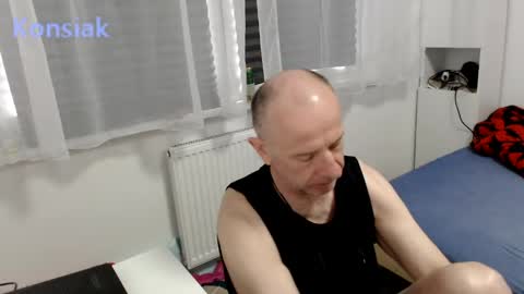 Snapshot of konsiak chatting on May 4, 9:16 am Komsiak online show from May 4, 9:16 am