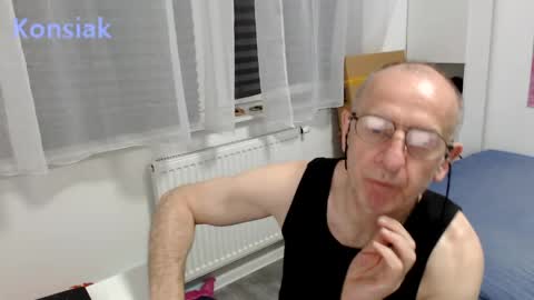 Snapshot of konsiak chatting on May 16, 6:50 pm Komsiak online show from May 16, 6:50 pm
