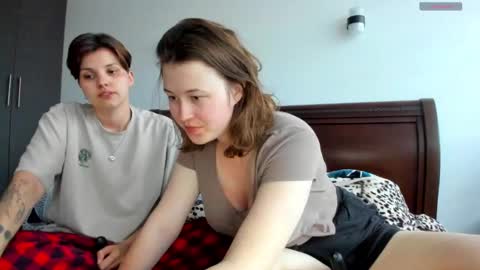 Snapshot of kortney_williams chatting on February 16, 11:26 pm Twiix online show from February 16, 11:26 pm