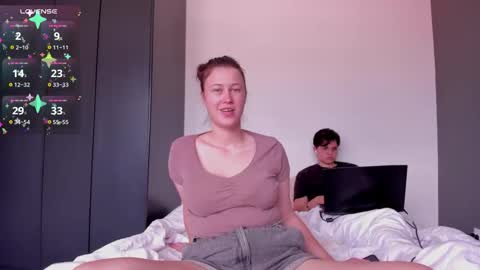 Snapshot of kortney_williams chatting on September 30, 7:52 pm Twiix online show from September 30, 7:52 pm