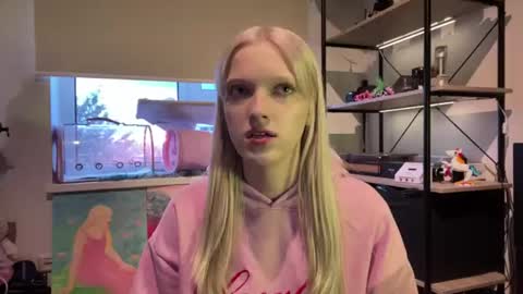 Snapshot of kortneyhiedeman chatting on June 16, 7:27 pm Ariela online show from June 16, 7:27 pm