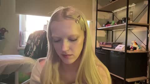Snapshot of kortneyhiedeman chatting on June 18, 6:45 pm Ariela online show from June 18, 6:45 pm