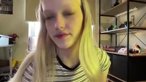 Snapshot of kortneyhiedeman chatting on June 22, 7:11 pm Ariela online show from June 22, 7:11 pm