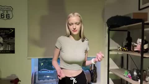 Snapshot of kortneyhiedeman chatting on June 23, 7:56 pm Ariela online show from June 23, 7:56 pm