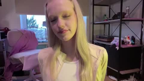 Snapshot of kortneyhiedeman chatting on June 26, 6:45 pm Ariela online show from June 26, 6:45 pm