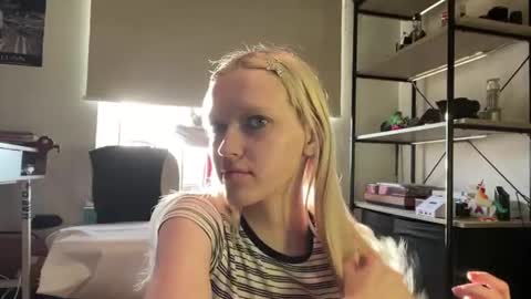Snapshot of kortneyhiedeman chatting on June 29, 6:19 pm Ariela online show from June 29, 6:19 pm