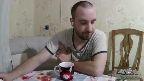 Snapshot of kostua31 chatting on December 1, 8:58 pm kvg-1994 online show from December 1, 8:58 pm