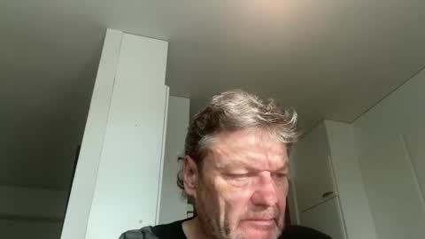 kovapoika online show from October 20, 1:00 pm