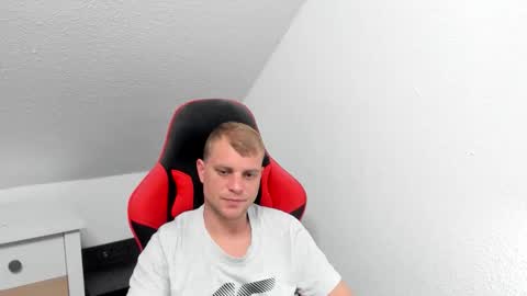 Snapshot of kozik1992 chatting on May 5, 8:06 pm Bartek online show from May 5, 8:06 pm