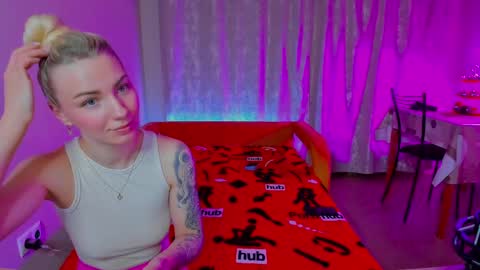 Snapshot of kratoslisandra chatting on March 2, 9:43 pm Lisandra online show from March 2, 9:43 pm