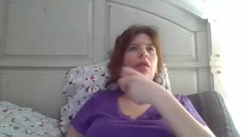 Snapshot of krazyred1027 chatting on February 19, 10:22 am krazyred1027 online show from February 19, 10:22 am