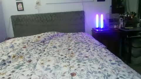 kreamyk420 online show from October 26, 8:20 am