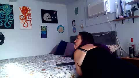 Snapshot of kreamyk420 chatting on April 20, 12:57 am kreamyk420 online show from April 20, 12:57 am