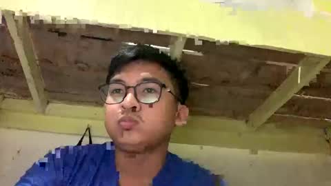 Snapshot of krezikeed chatting on January 11, 11:23 am krezikeed online show from January 11, 11:23 am