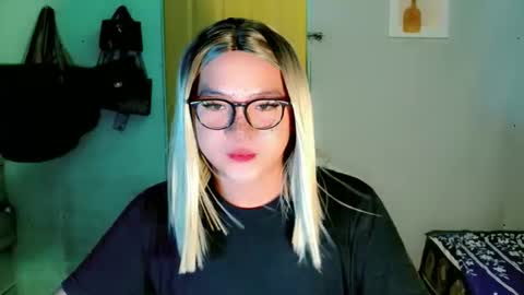 Snapshot of krezikeed chatting on May 5, 2:08 am krezikeed online show from May 5, 2:08 am