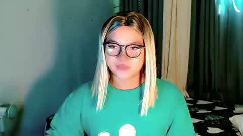 Snapshot of krezikeed chatting on May 11, 1:33 am krezikeed online show from May 11, 1:33 am