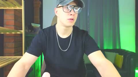 kris_braun online show from February 8, 9:45 am