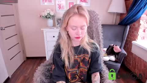 Snapshot of kris_grant chatting on February 20, 10:16 am kris_grant online show from February 20, 10:16 am