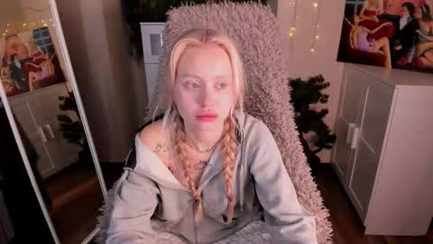 Snapshot of kris_grant chatting on December 4, 10:35 am kris_grant online show from December 4, 10:35 am