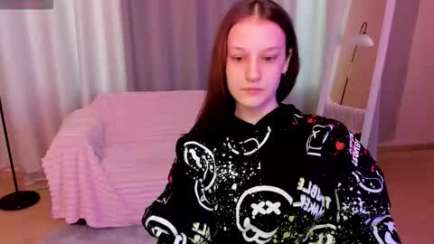 krisdoeil online show from February 13, 2:18 am