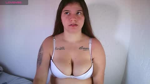 krissone online show from February 5, 9:30 pm