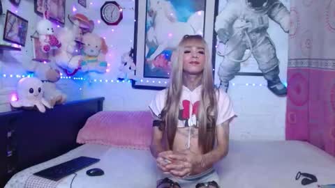 krisstal703358 online show from February 14, 12:29 am