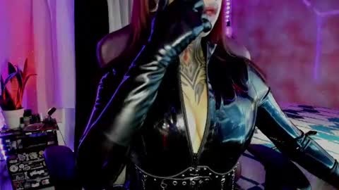 Snapshot of kristall_schwarz_ chatting on June 19, 4:50 am Kristall online show from June 19, 4:50 am