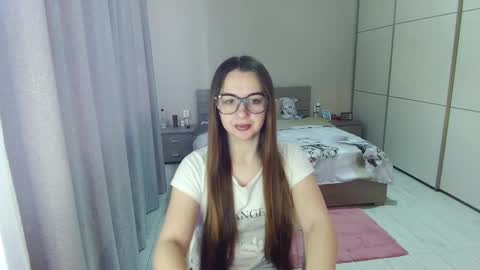 Snapshot of kristall_xxx chatting on February 1, 8:13 am twitter Annemarye 23 online show from February 1, 8:13 am