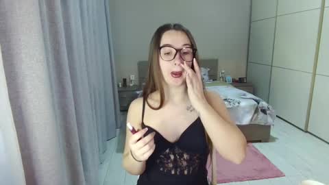 Snapshot of kristall_xxx chatting on February 5, 7:35 am twitter Annemarye 23 online show from February 5, 7:35 am
