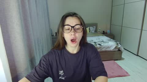 Snapshot of kristall_xxx chatting on April 9, 4:56 am twitter Annemarye 23 online show from April 9, 4:56 am
