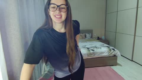 Snapshot of kristall_xxx chatting on April 11, 5:12 am twitter Annemarye 23 online show from April 11, 5:12 am