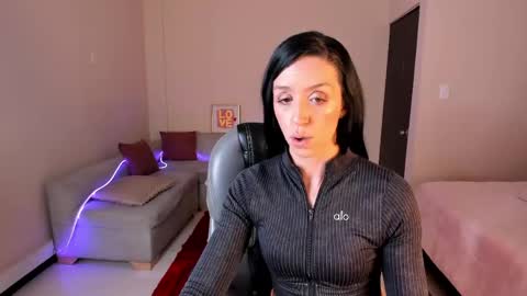 Snapshot of kristen_garner chatting on May 12, 8:39 pm Sophia online show from May 12, 8:39 pm