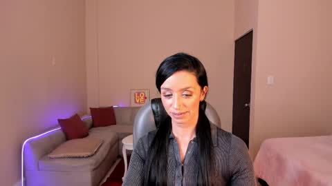 Snapshot of kristen_garner chatting on May 25, 8:26 pm Sophia online show from May 25, 8:26 pm
