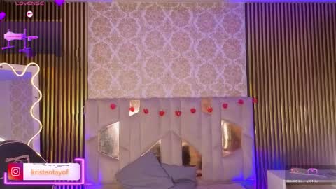 kristen_tay online show from April 5, 3:04 am