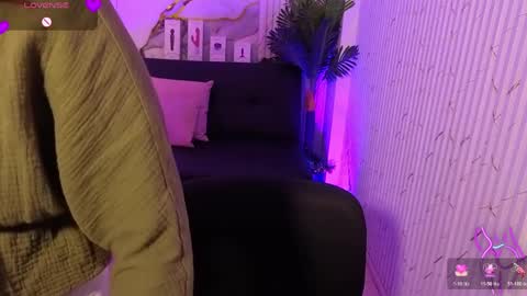 kristen_tay online show from April 12, 3:22 am