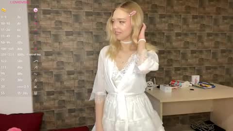 Snapshot of kristiancommes chatting on May 24, 4:56 pm Alisa online show from May 24, 4:56 pm