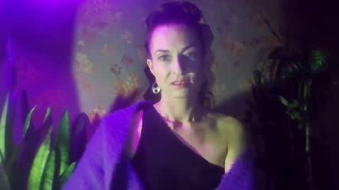 Snapshot of kristinagold44 chatting on December 4, 8:18 pm Kristina online show from December 4, 8:18 pm