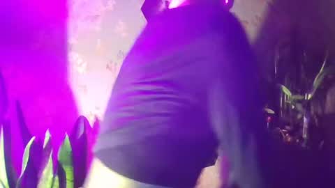 Snapshot of kristinagold44 chatting on December 13, 11:17 pm Kristina online show from December 13, 11:17 pm