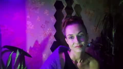 Snapshot of kristinagold44 chatting on December 30, 7:32 pm Kristina online show from December 30, 7:32 pm