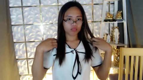 Snapshot of kristine_fox chatting on April 12, 8:19 am kristine_fox online show from April 12, 8:19 am