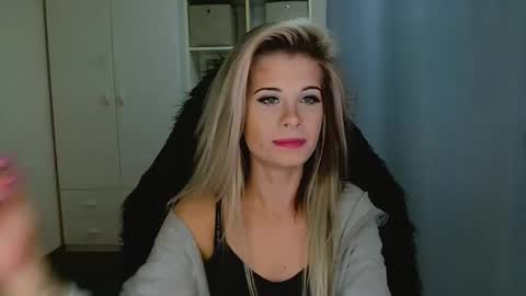 KristineAmore online show from November 17, 3:18 pm