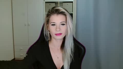 KristineAmore online show from December 3, 7:38 am