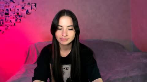 Snapshot of kristinsquirt chatting on May 3, 7:20 pm Kristina online show from May 3, 7:20 pm