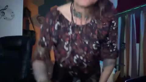 Snapshot of kristirif chatting on April 8, 1:38 am kristirif online show from April 8, 1:38 am