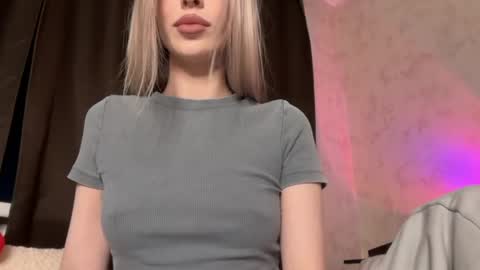 Kristy and Alice online show from April 20, 6:42 pm