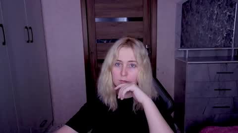 Snapshot of kristy_fran chatting on March 15, 9:10 pm Kristy online show from March 15, 9:10 pm