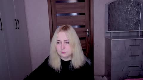 Snapshot of kristy_fran chatting on March 17, 5:33 am Kristy online show from March 17, 5:33 am