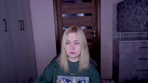 Snapshot of kristy_fran chatting on March 18, 2:04 am Kristy online show from March 18, 2:04 am